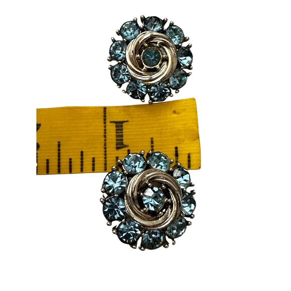 Vintage Lisner Blue Rhinestone Clip On Earrings - Picture 5 of 5